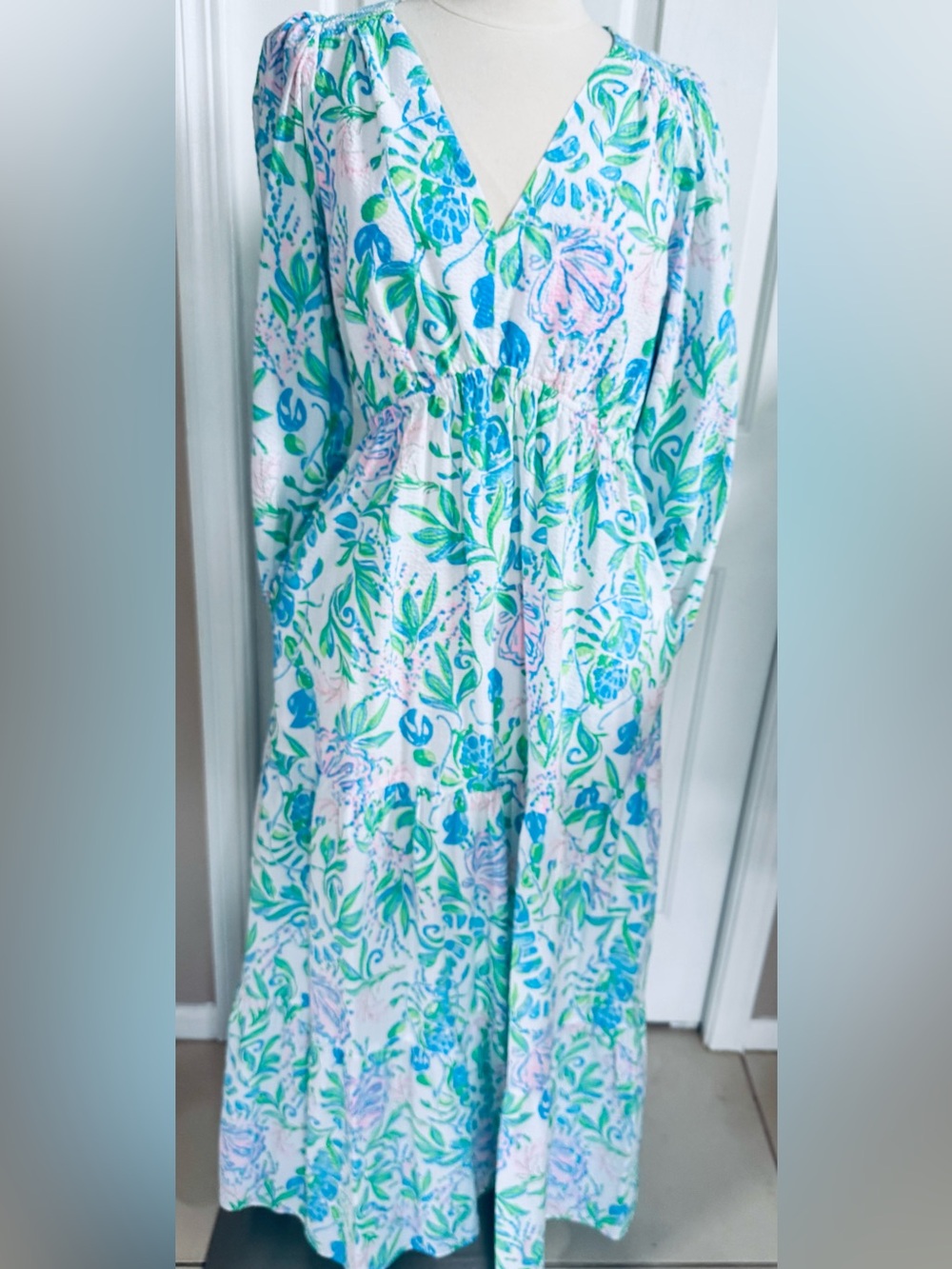 Lilly Pulitzer gorgeous White Dress with Blue, Green & Pink Floral Print size 6